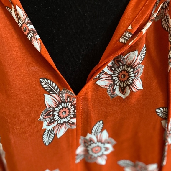 Flowered Boho Top w volume sleeves - Picture 14 of 15